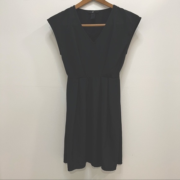 H&M Black Dress Size 2 - Picture 1 of 11